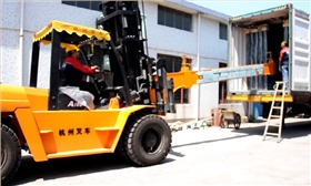 玻璃行業(yè)，杭州叉車串桿屬具卸貨實拍案例