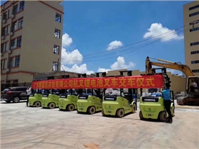廣東新富民農(nóng)牧有限公司采購(gòu)杭州叉車案例-電動(dòng)鋰電池叉車