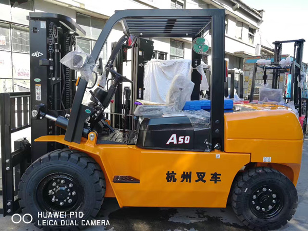杭州叉車丨實(shí)心輪胎比較貴，叉車就是最好的？那可不一定！