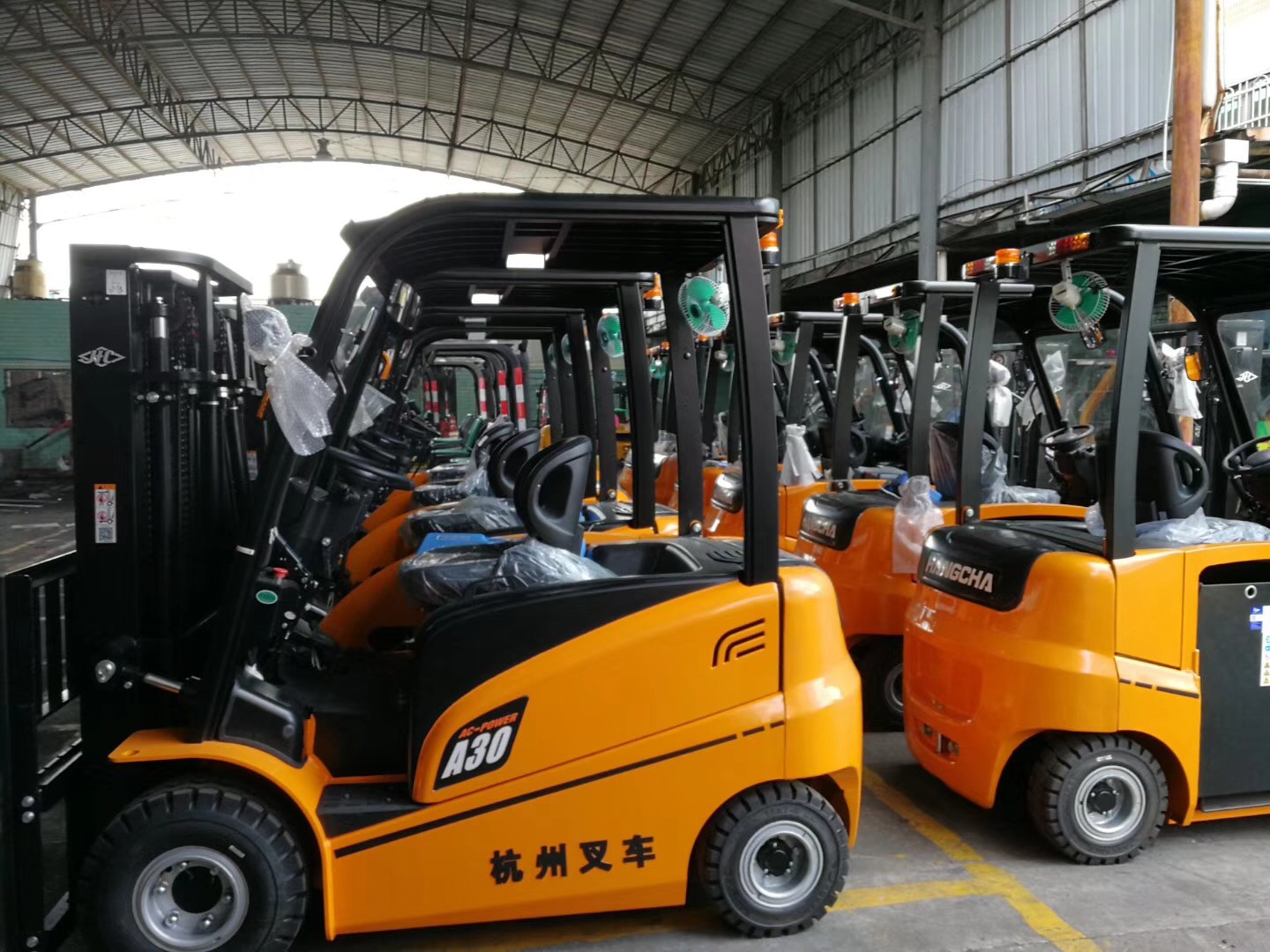 江南水果市場(chǎng)采購(gòu)電動(dòng)叉車案例2