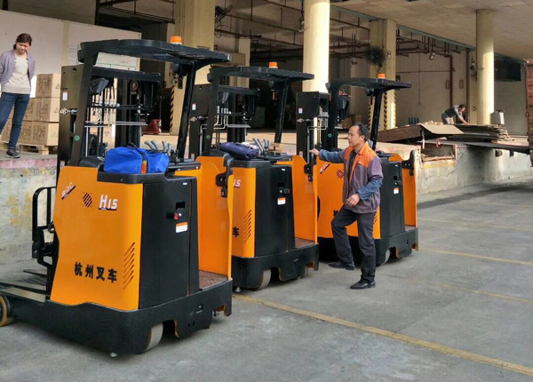 東莞美時(shí)家具-1.5噸前移式站駕叉車(chē)2