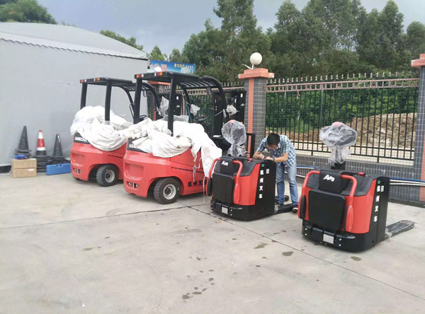 杭州叉車 | 小型電動叉車的特點和工作環(huán)境