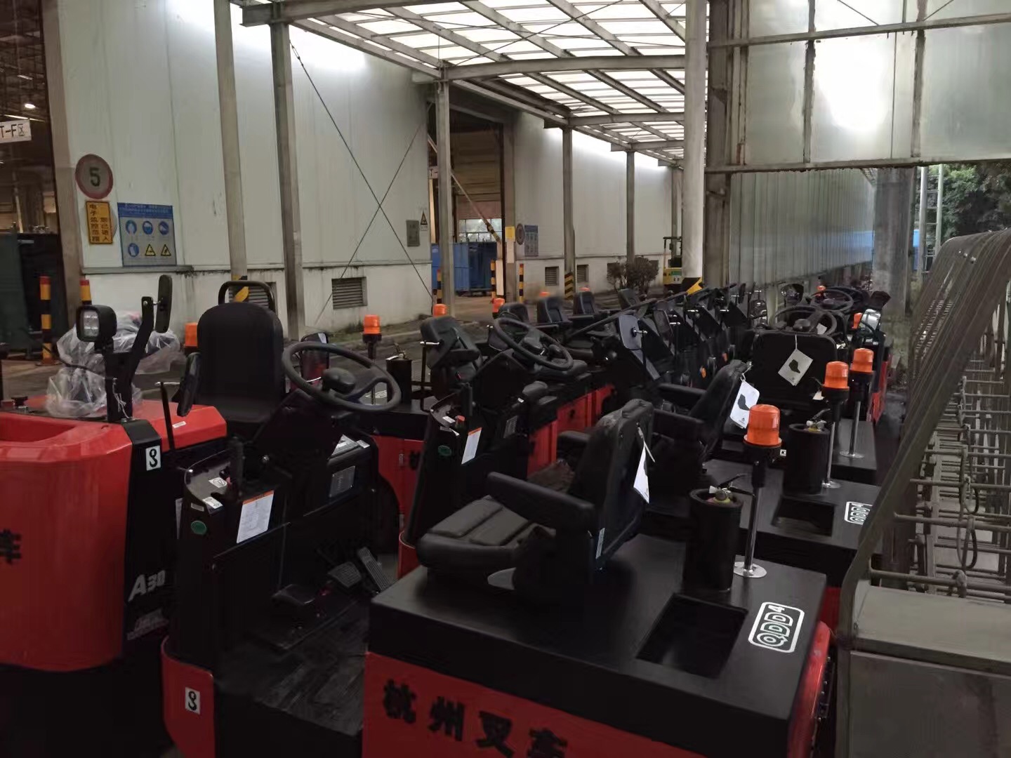 杭叉集團中標美的集團2018年度叉車牽引車集成采購項目
