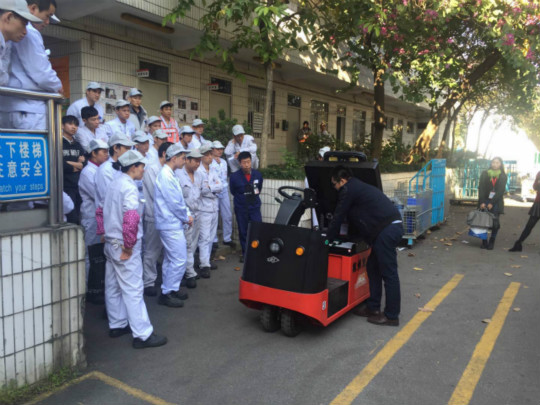 杭叉助力汽車行業(yè)：電動叉車和牽引車取長補(bǔ)短，共提效率！