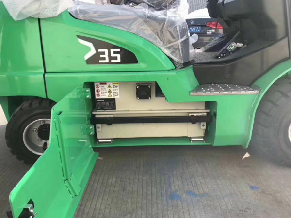 電動(dòng)叉車(chē)