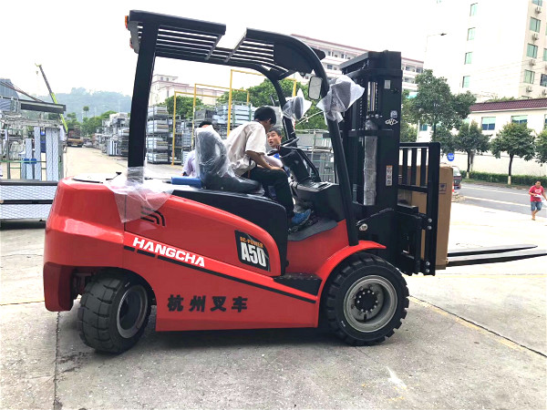 電動叉車比內(nèi)燃叉車好在哪里？