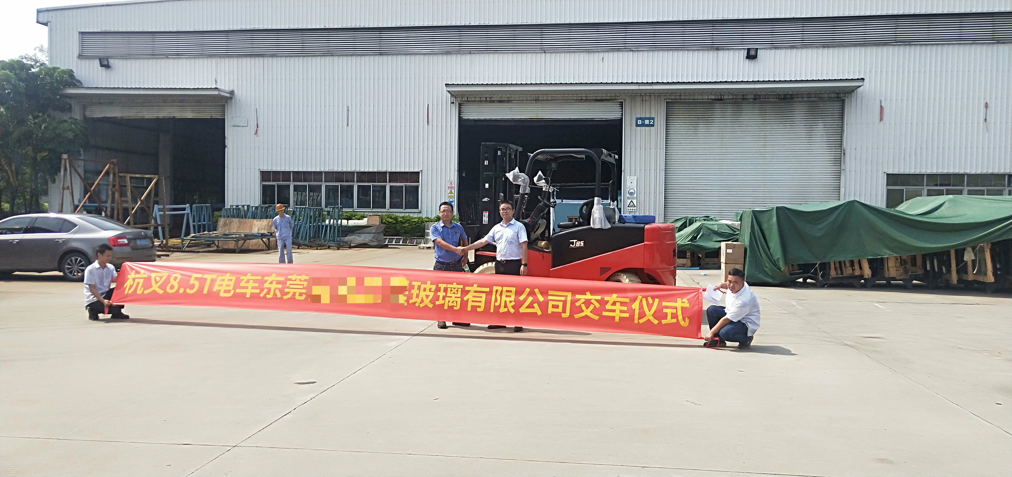 叉車搬運玻璃？要輕拿輕放！