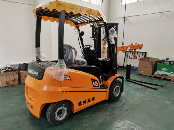 【叉車保養(yǎng)小知識】叉車電池怎樣加水才正確？