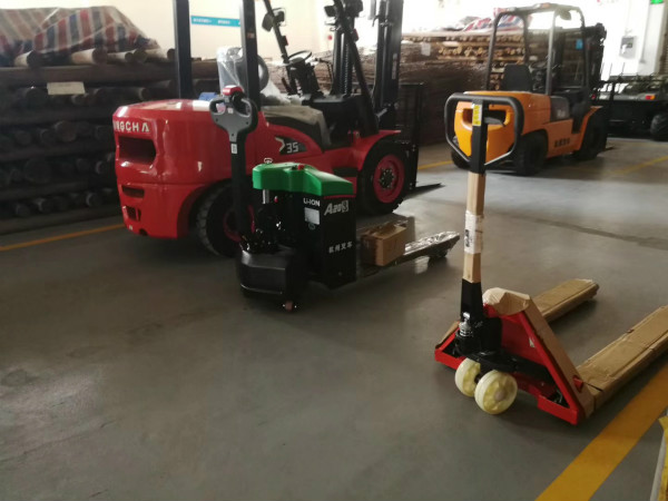 怎么操作叉車才安全？這些危險要規(guī)避！